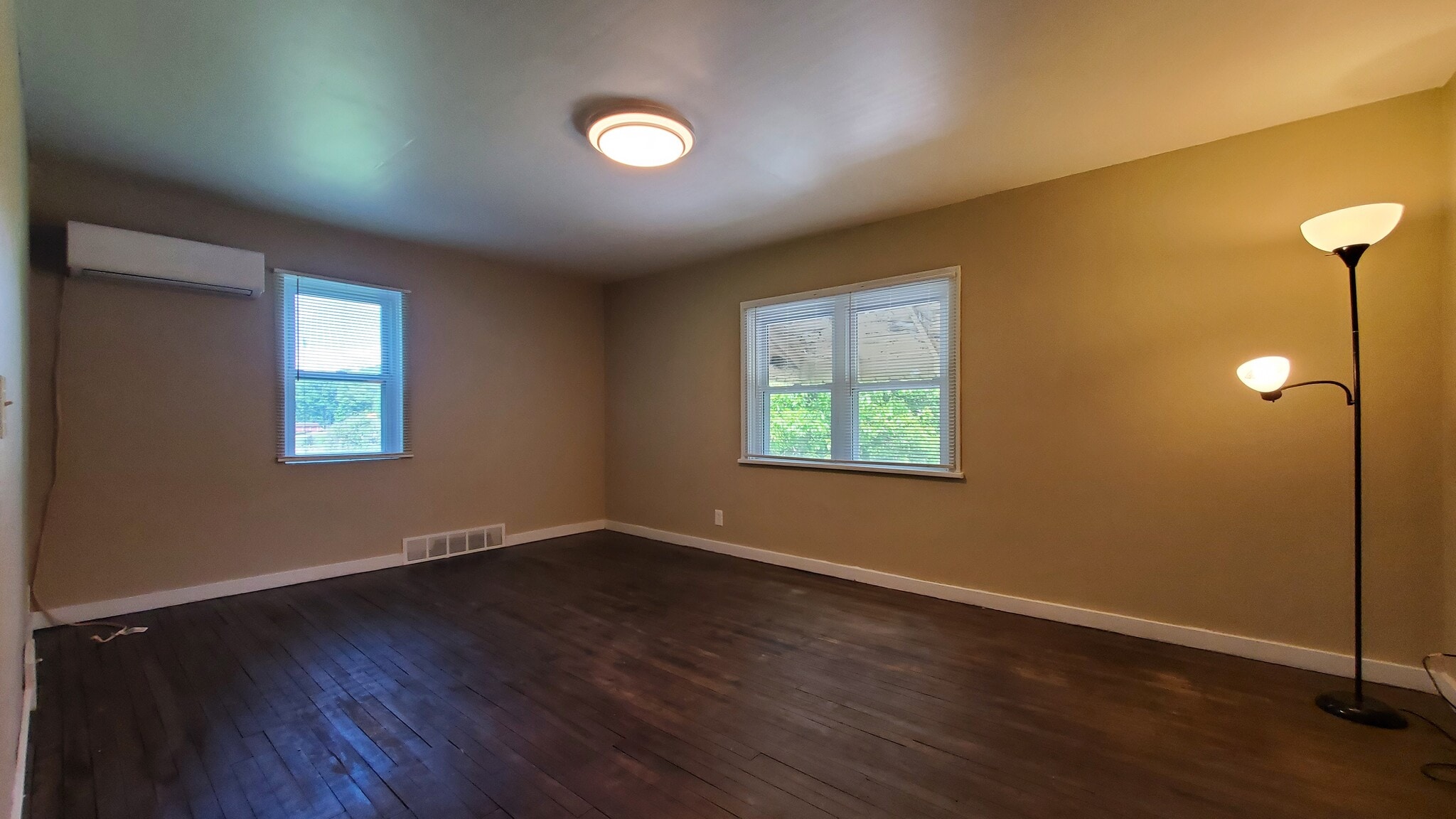 Unit B living room - 6201 Garvers Ferry Rd