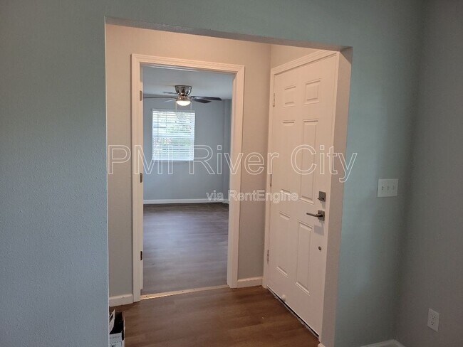 Building Photo - 1356 River Hills Cir E