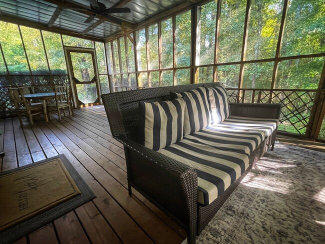 nice outdoor living in screened porch - 7355 Richmond Way