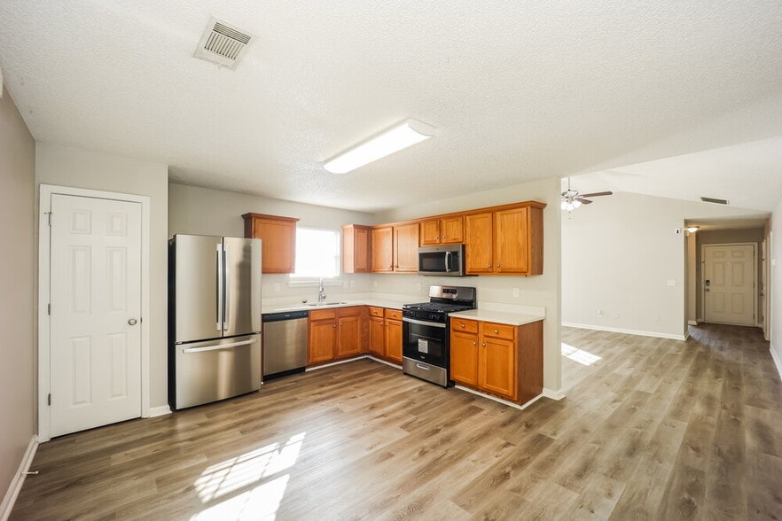 Building Photo - 3568 Brookstone Way