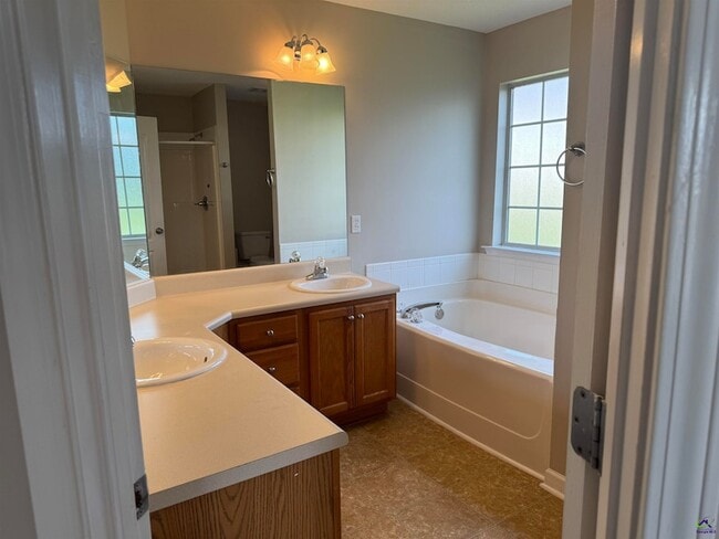 Building Photo - 105 Windmill Court