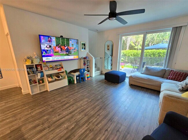 Building Photo - 4591 Hollister Ave