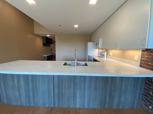 Building Photo - 83 Hanover St