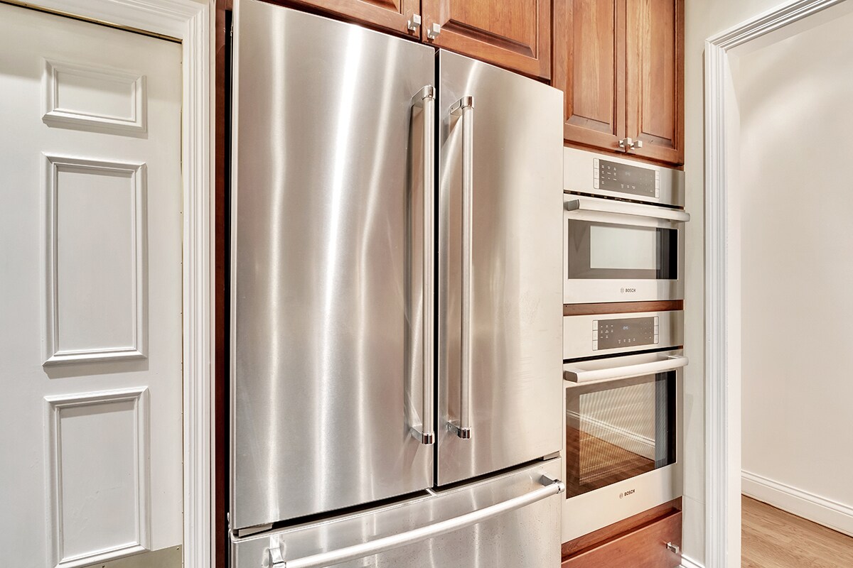 Kitchen 4 (and rear exit) - 1228 N Dearborn St