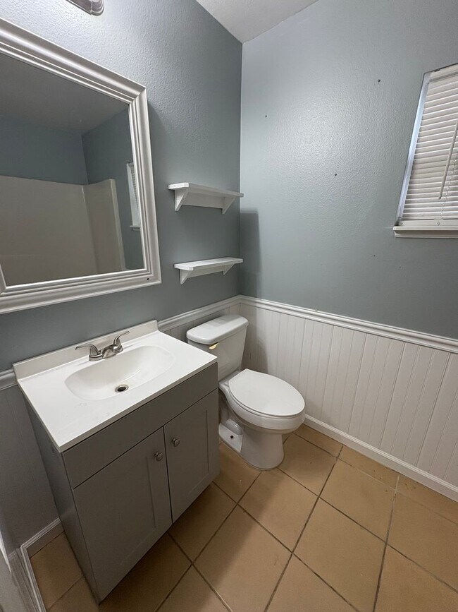Building Photo - Wonderful 4 bedroom plus bonus room BEAUTY...