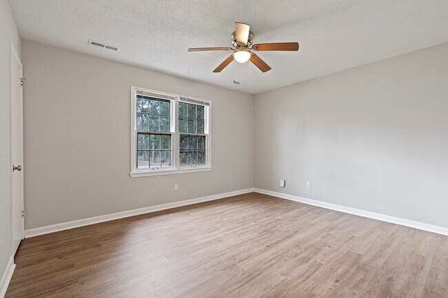 Building Photo - 2710 Cave Ave NW