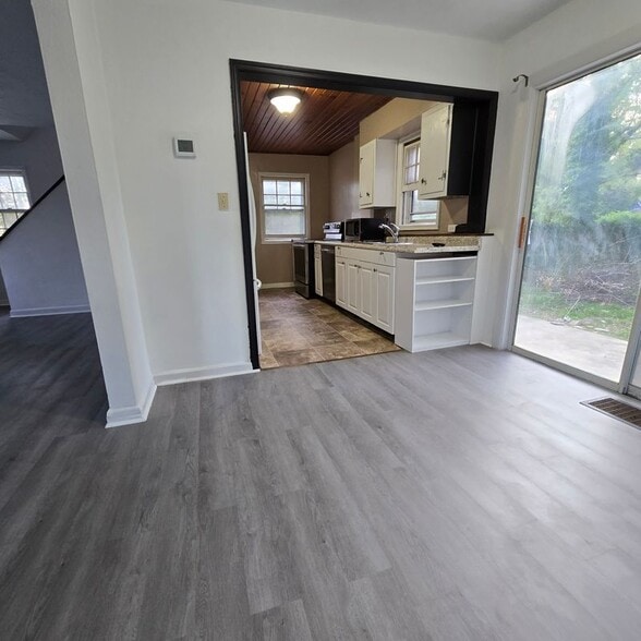 Building Photo - 21676 N Essex Dr