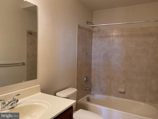 Building Photo - 43075 Thoroughfare Gap Terrace