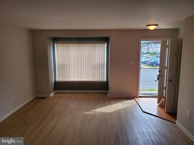 Building Photo - 3344 Vineland Pl