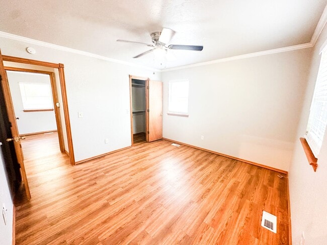 Building Photo - Great 3 Bed & 2 Bath Home in Yukon!