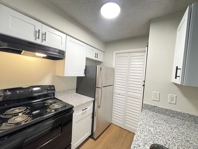 Building Photo - 1 Bed / 1 Bath Condo in Gated Comm. In Altamonte Springs, Available Now!!