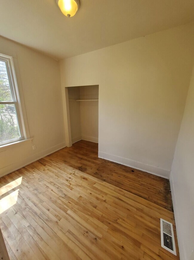 Building Photo - 223-225 E Burleigh St. (Duplex)