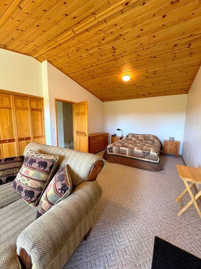 Building Photo - RIVERFRONT HOME + SHOP!