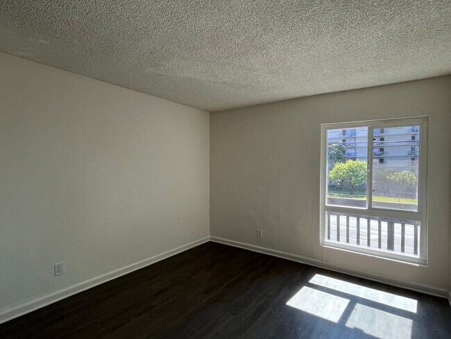 Building Photo - 9010 Tobias Ave