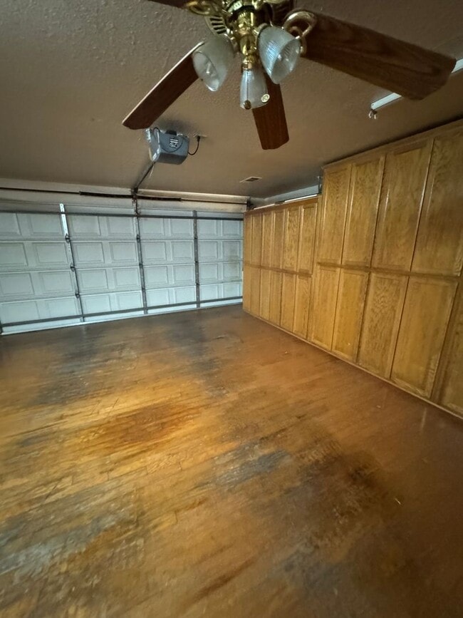 Building Photo - 2119 St Anton Dr
