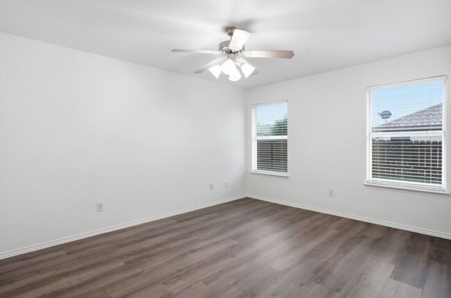 Building Photo - Beautiful 3BD Home on Corner Lot with Fenced Yard & 2-Car Garage in Sonterra