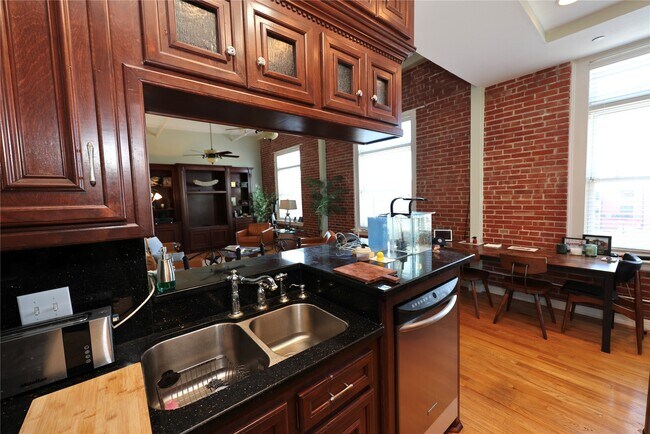 Building Photo - 1927 Harborside Dr