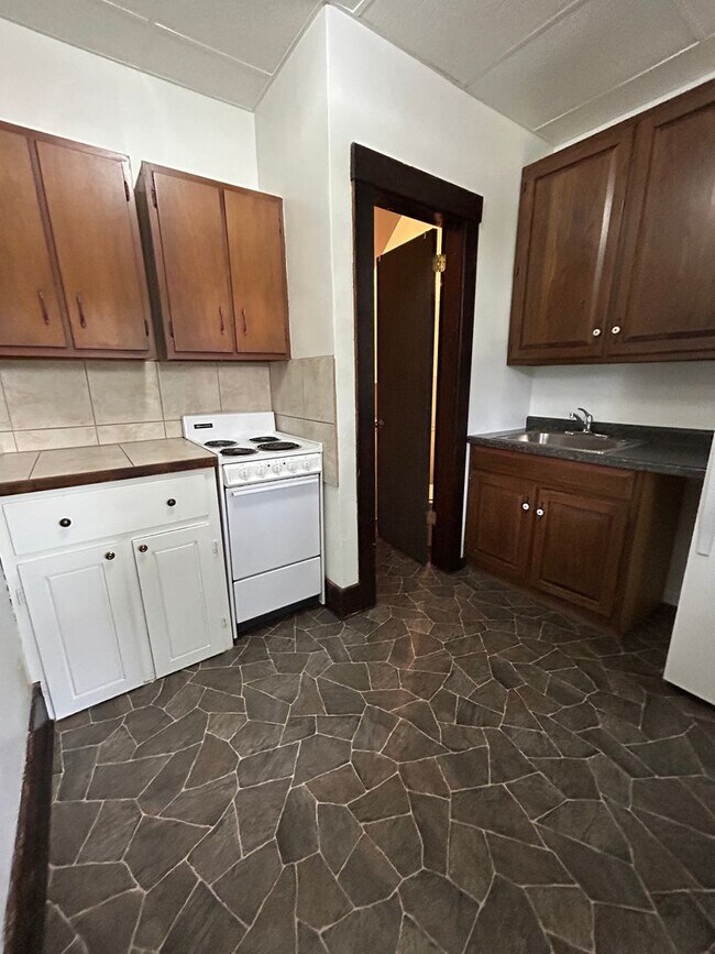 Building Photo - One Bedroom Apartment on La Crosse Northside