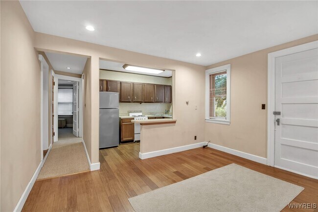 Building Photo - 530 Linwood Ave