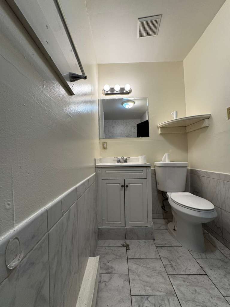 Building Photo - 129 Chestnut St