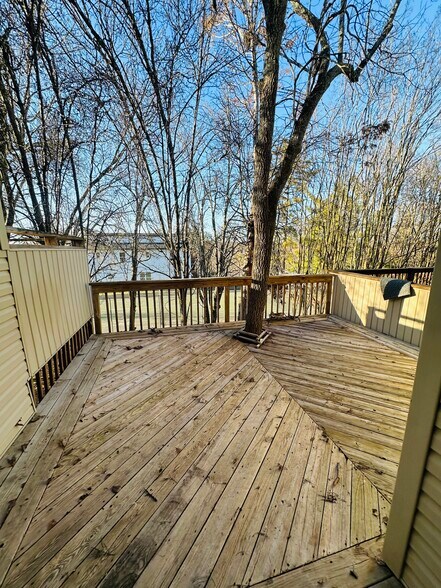 Patio - 703 Idlewood Ln