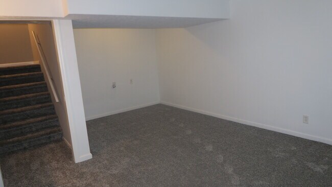 Building Photo - 13807 Greenfield Rd
