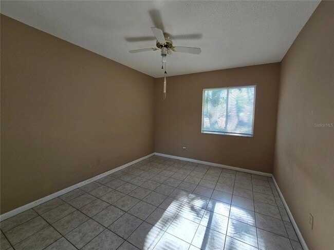 Building Photo - 582 Fairways Cir