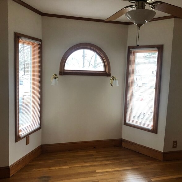 Primary bedroom - 200 Park Ave