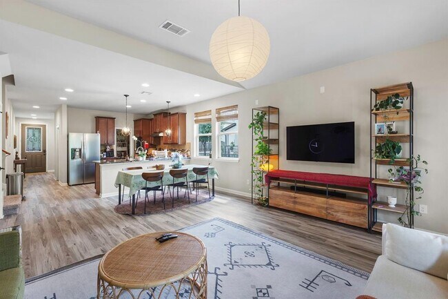 Building Photo - 309 Anacua Loop