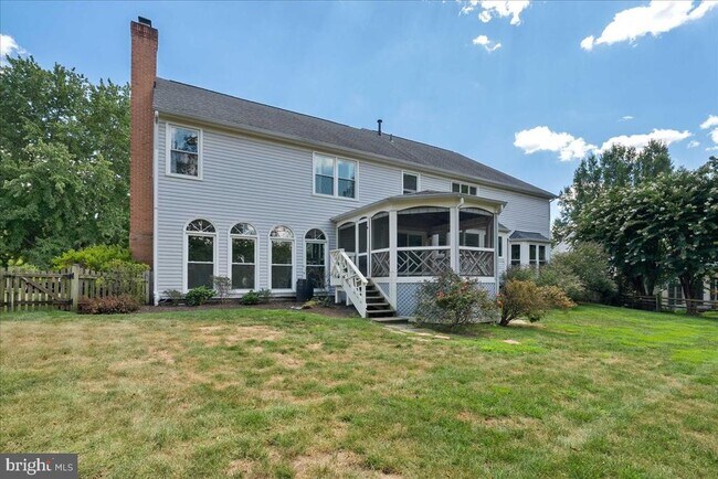 Building Photo - 8608 Oak Brook Ln