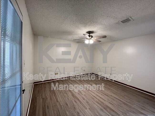 Building Photo - 113 Shekel Dr