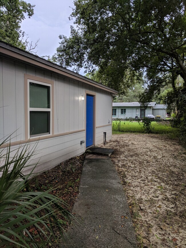 Building Photo - 3304 Phyllis St