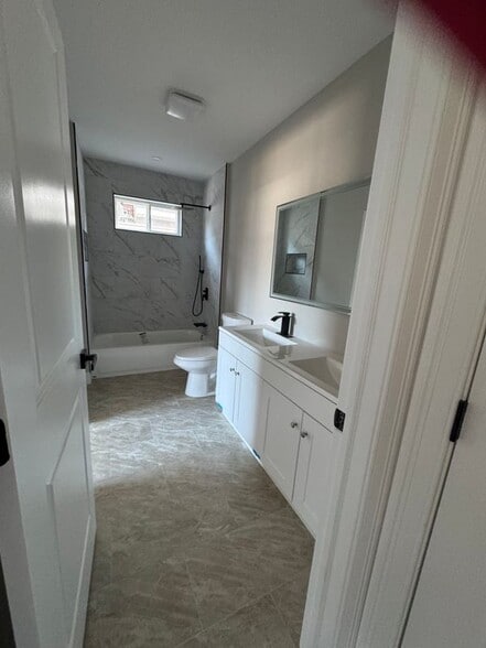 Building Photo - 279 Harriet St