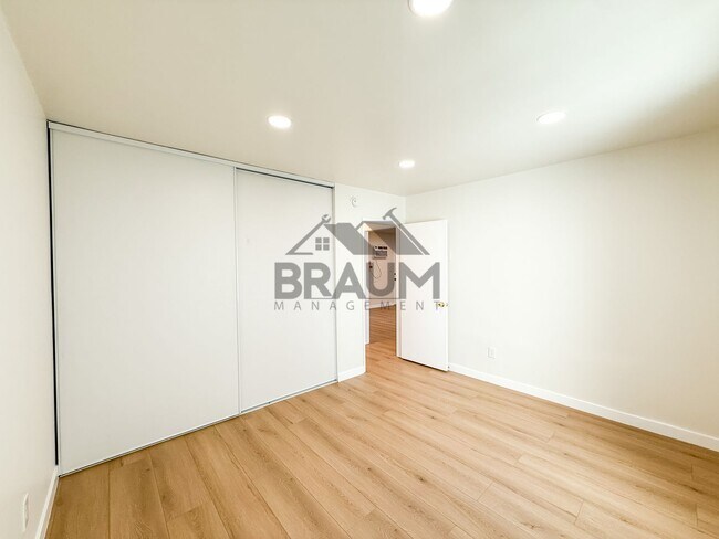 Building Photo - 5611 Fulcher Ave