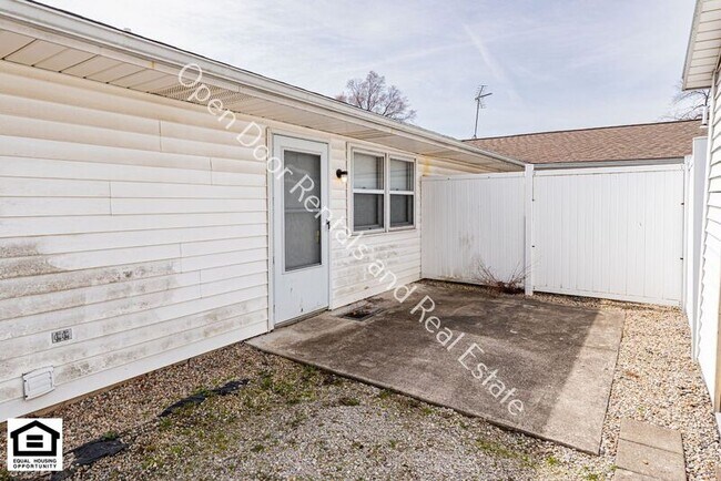 Building Photo - 608 W Dennis St