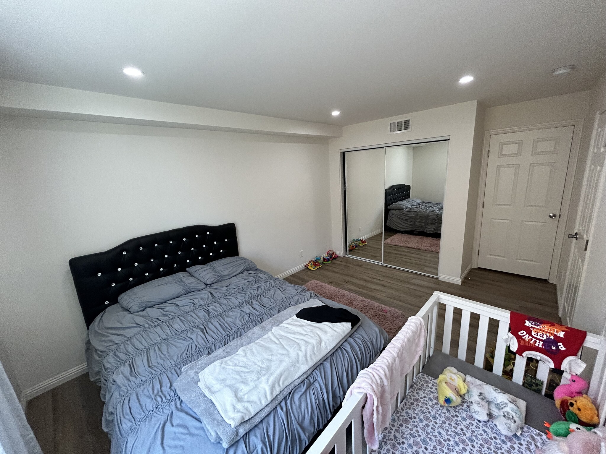 Building Photo - 6724 Nestle Ave