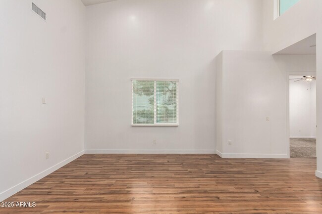 Building Photo - 6622 N 16th St