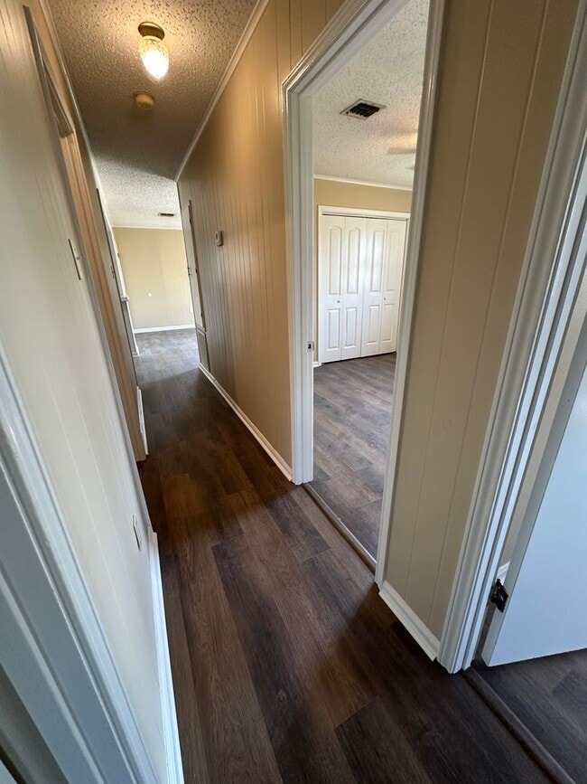 Building Photo - Newly renovated 3 bedroom 2 bath in East Houma