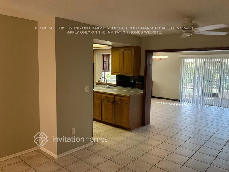 Building Photo - 13353 Hacienda Dr