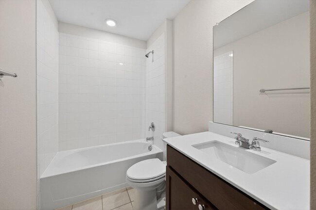 Building Photo - Beautiful Open-Concept Home with Washer/Dryer Included & Private Yard in Princeton