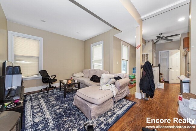 Building Photo - 1566 Tremont St