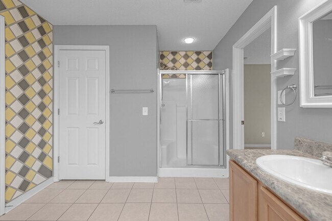 Building Photo - Pet Friendly Home Available Now!