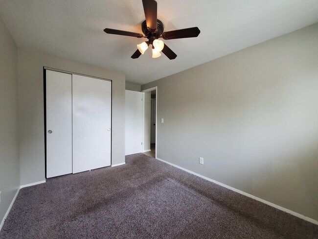 Building Photo - 3760 Ardath Rd