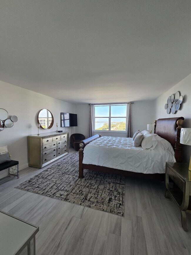 Building Photo - 3450 S Ocean Blvd