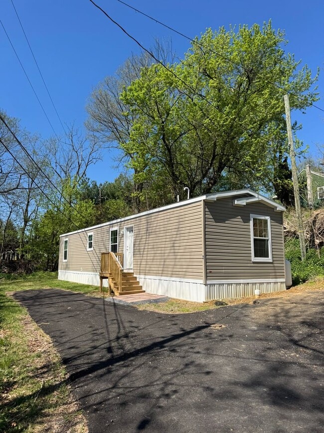 Building Photo - 465 Royal Manor Rd