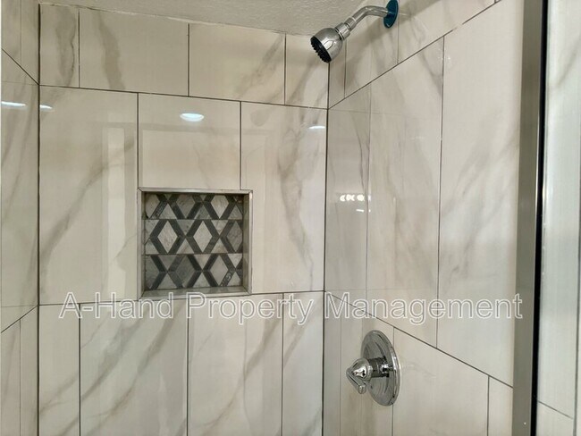 Building Photo - 522 Australian Way