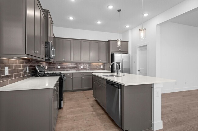 Building Photo - 120 Red Cascade Trl