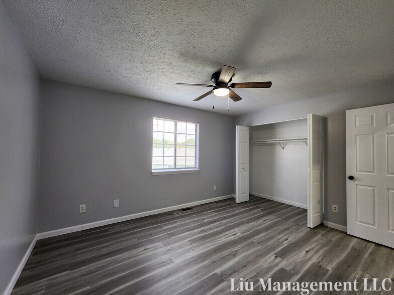 Building Photo - 3708 Dorval Pl