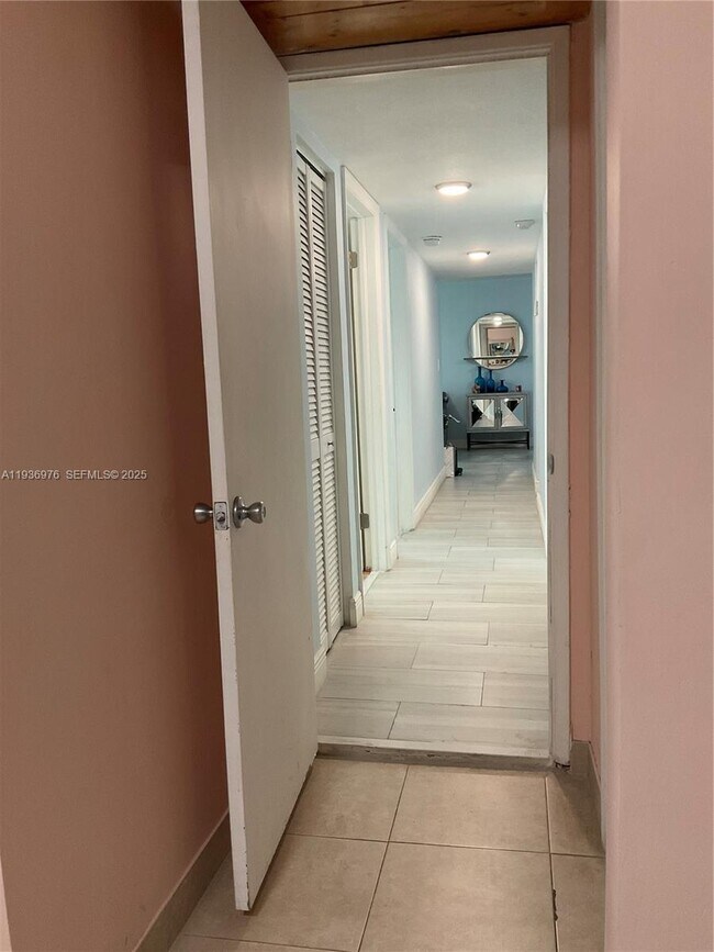 Building Photo - 820 NW 87th Ave