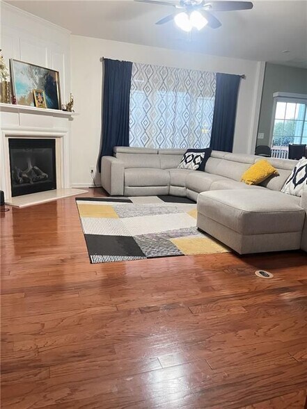 Building Photo - 160 Finchley Dr